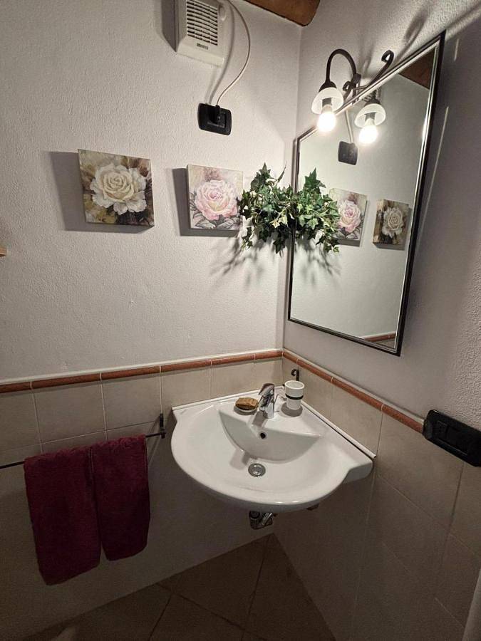 Large Double Room in Cavaion Veronese, Garda Mountains