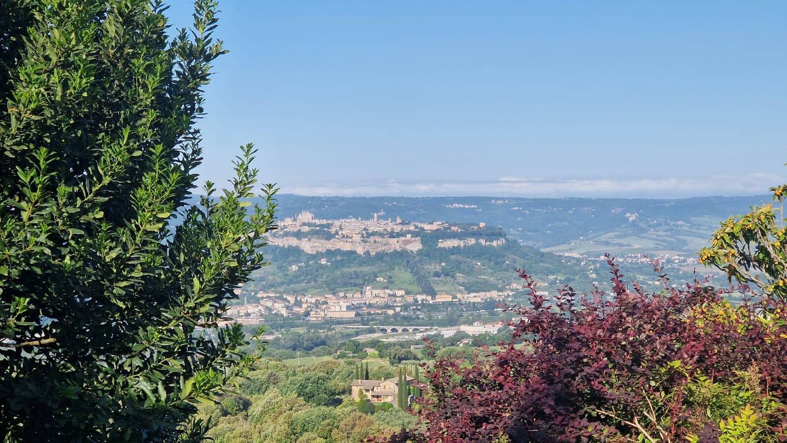 Camera ''Tra Gli Ulivi E Il Panorama'' con vista sulle montagne, giardino privato e Wi-Fi in Orvieto, Provincia di Terni