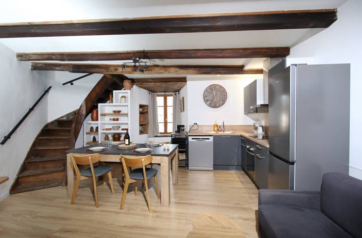 Gîte pour 4 personnes, avec terrasse à Leynhac - 2