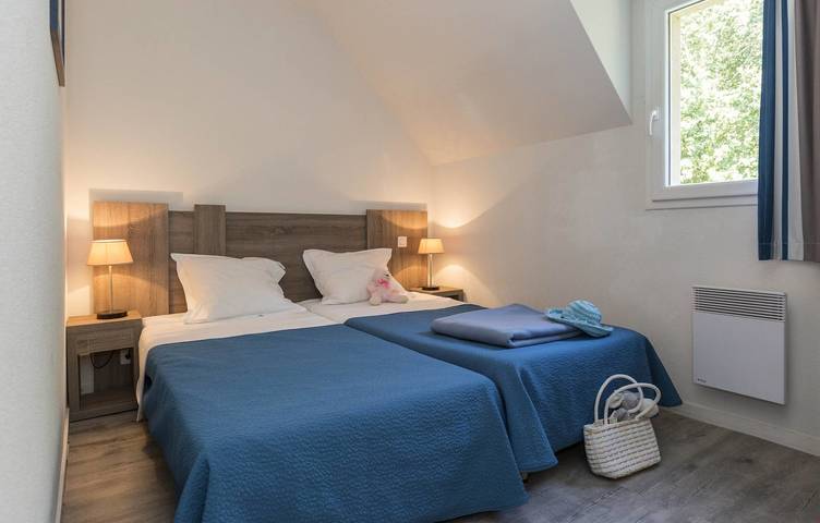 Gîte pour 4 personnes, avec piscine ainsi que sauna et terrasse, adapté aux familles à Le Tronchet - 4