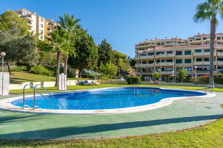 Ganze Wohnung, Apartment 'Ra Sol' mit Gemeinschaftspool, WLAN und Klimaanlage in Campoamor Golf, Orihuela