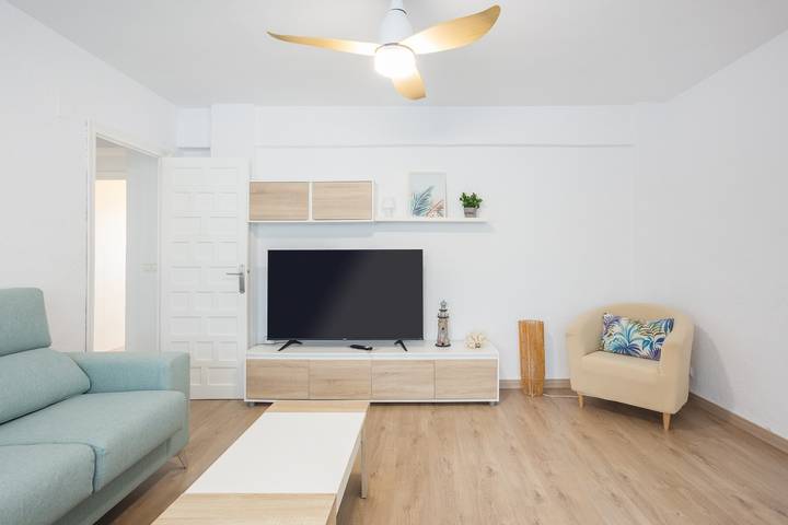 Apartamento entero, Apartamento 'Urbanización Golden Park' con vistas a la montaña, piscina compartida y terraza privada in El Palmar, Costa Blanca