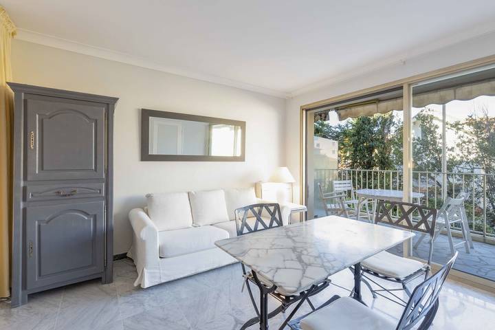 Gîte pour 3 personnes, avec terrasse et piscine, adapté aux familles dans Plage de la Salis - 4