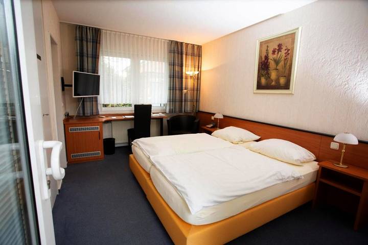 Hotel für 4 Personen, mit Terrasse und Garten sowie Ausblick in Kerpen