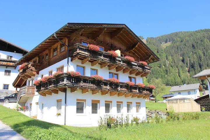 Ferienwohnung für 5 Personen, mit Balkon und Terrasse sowie Garten und Ausblick
