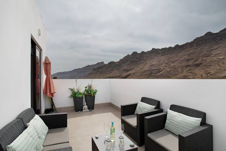 Appartement entier, Vacances 'Dreaming Penthouse Mogan' avec vue sur la montagne, Wi-Fi et climatisation in Mogán, Grande Canarie du Sud