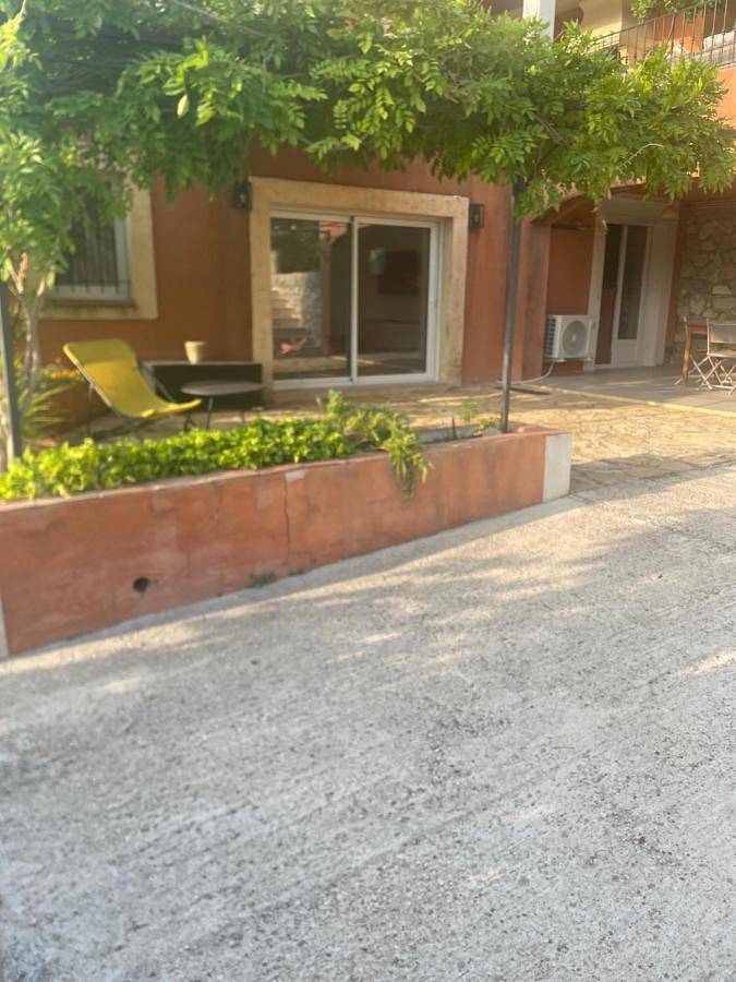 Gîte pour 5 personnes, avec vue et terrasse à Évenos - 3