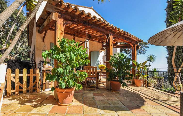 Location de vacances pour 8 personnes, avec piscine et terrasse à Fréjus - 4