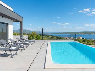 Ferienhaus für 8 Personen, mit Terrasse in Maslenica