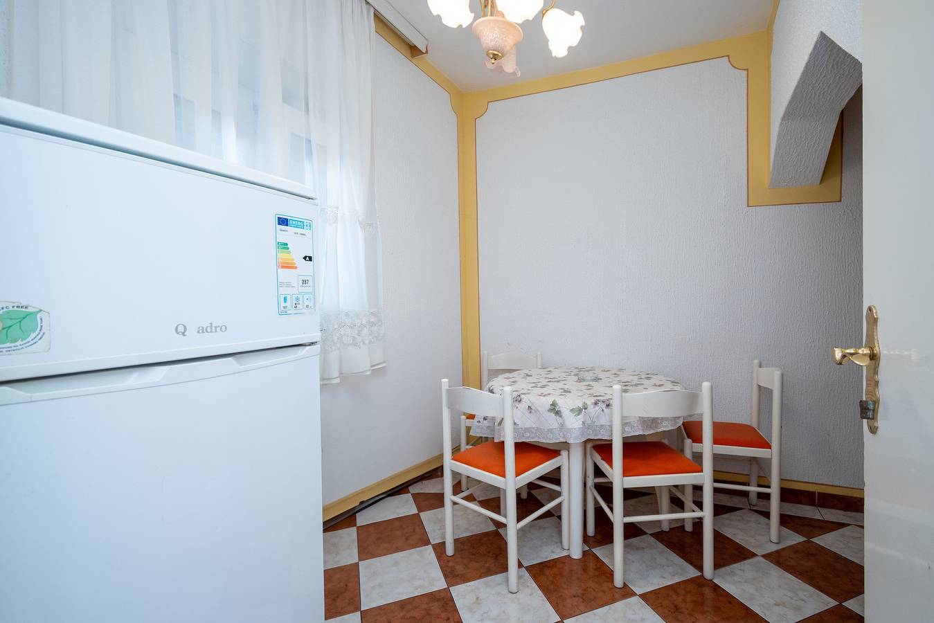 Ganze Wohnung, 3-Zimmer-Ferienwohnung mit Terrasse und Meerblick Sukosan, Zadar A-24601-b in Sukosan, Zadar