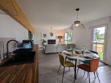 Gîte pour 4 personnes, avec vue et balcon à Confolens