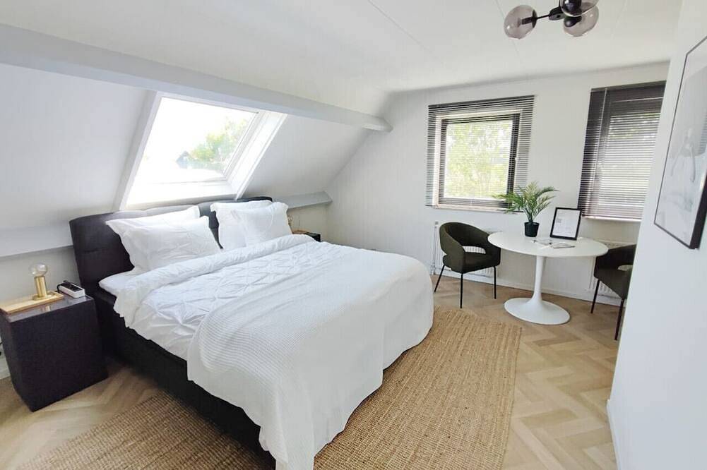 Guesthouse at the Amstel river. 2 Private rooms + bathrooms. Close to Amsterdam. in Groene Hart