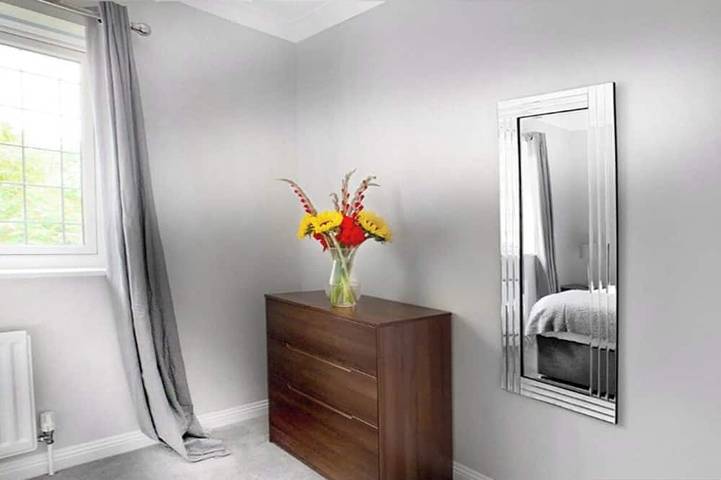 Appartement entier, Woking, 2 Bedroom House, Parking & Garden in Woking, Surrey