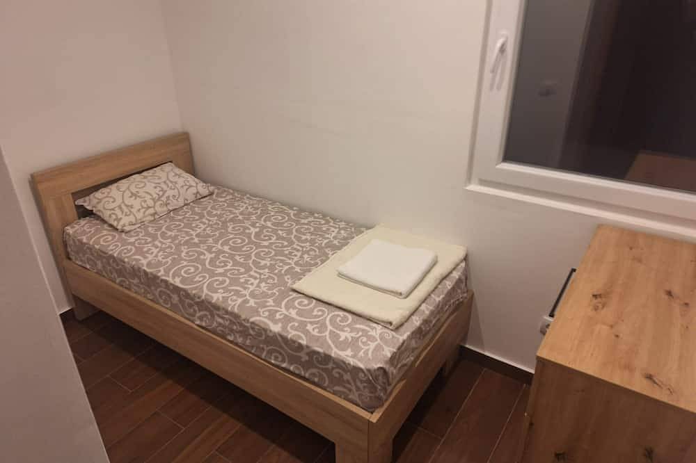 Apartamento entero, 3 Min Walk to Beach Spacious 3Br Flat with Balcony Parking in Budva, Municipio de Budva
