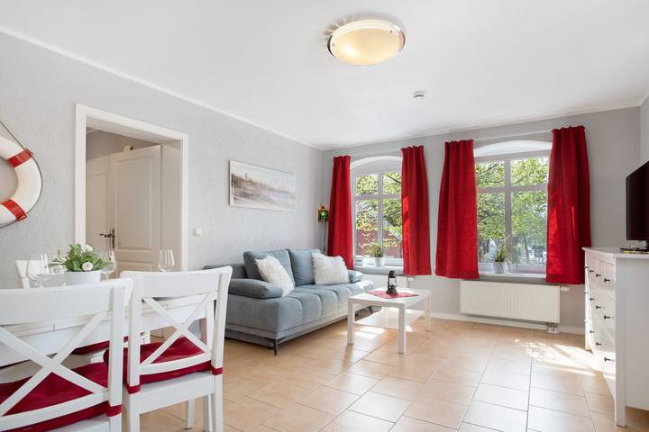 Ganze Wohnung, Ferienwohnung Kapitaensferienhaus Hafenblick mit Gemeinschaftsterrasse und Wlan in Schaprode, Rügen