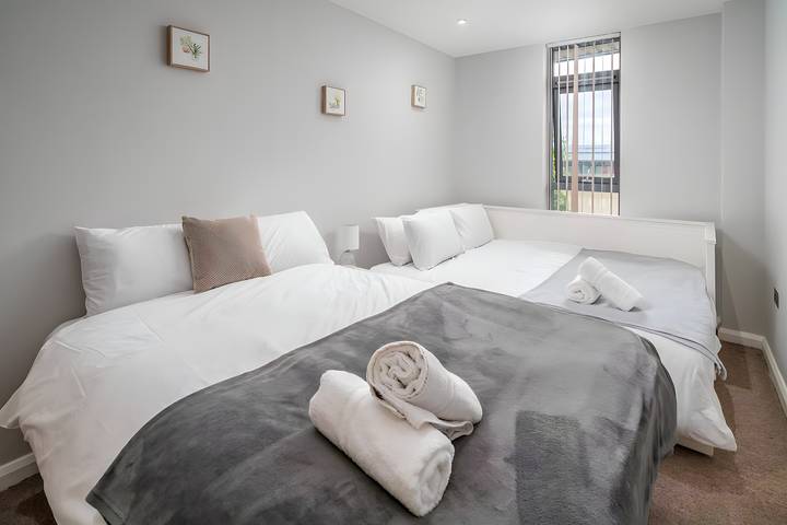Holiday letting for 6 people, with Balcony in Watford