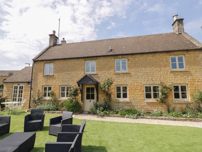 Cottage for 10 people, with garden, with pets in Bourton-on-the-Water