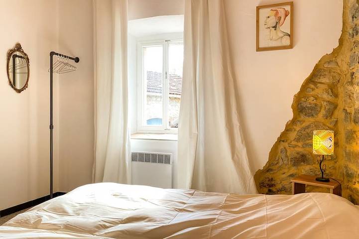 Gîte pour 6 personnes, avec jardin ainsi que terrasse et piscine à Saint-André-de-Cruzières - 2