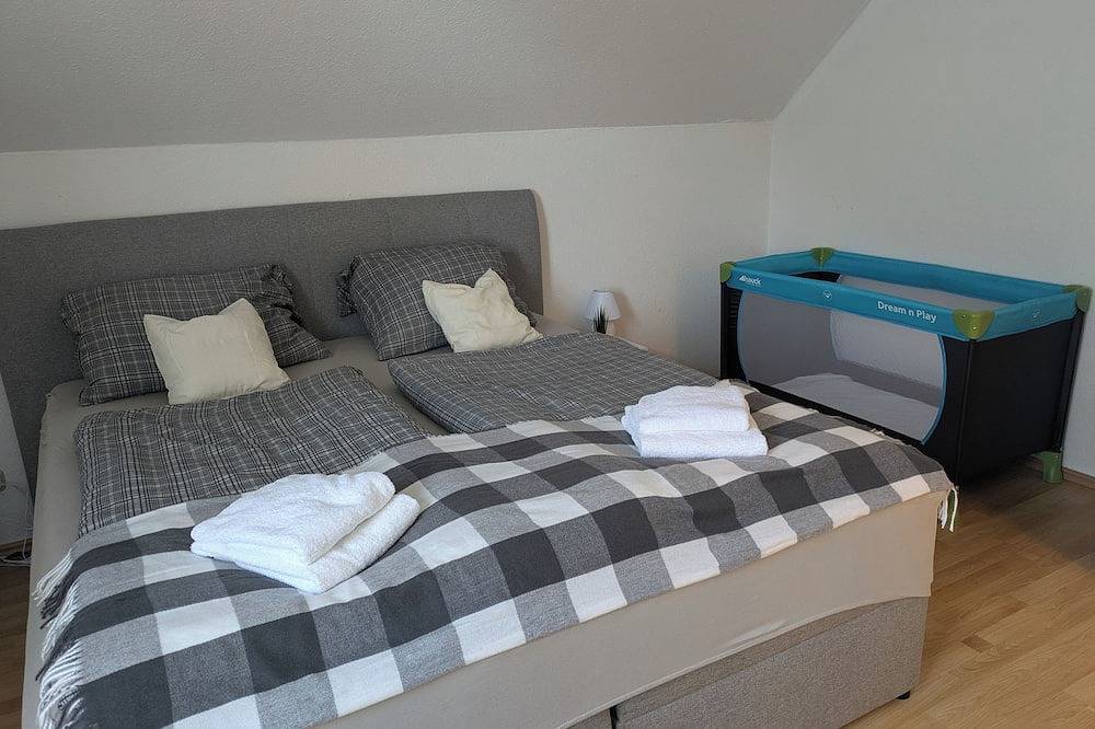 Ferienhaus Klopfer - Platz für 6 Personen und zwei Hunde, 10 Minuten zum Strand in Carolinensiel-Harlesiel, Wittmund