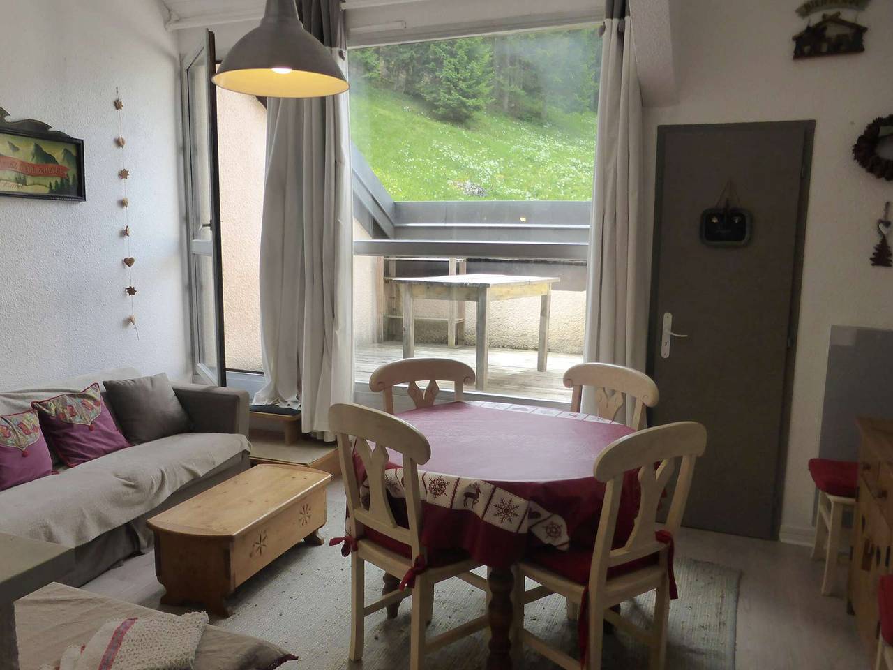 Entire apartment, Bright duplex for 4-6 in Arêches-Beaufort, near slopes in Beaufort (Rhône-Alpes), Albertville region