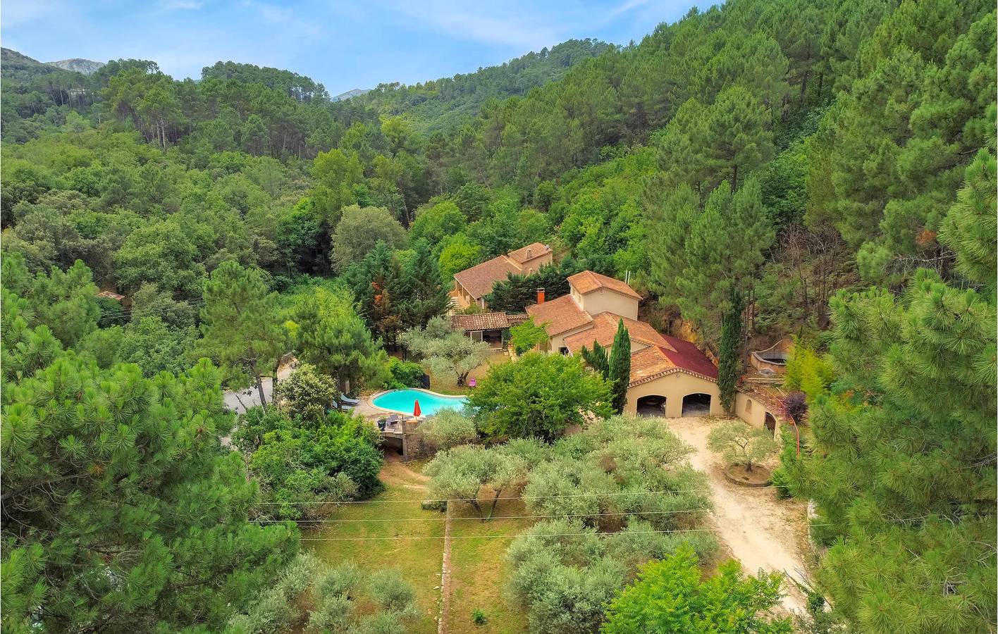 Apt moderne 2BR : Piscine, Jardin, Parking, WiFi in Saint-Sébastien-d'Aigrefeuille, Parc national des Cévennes