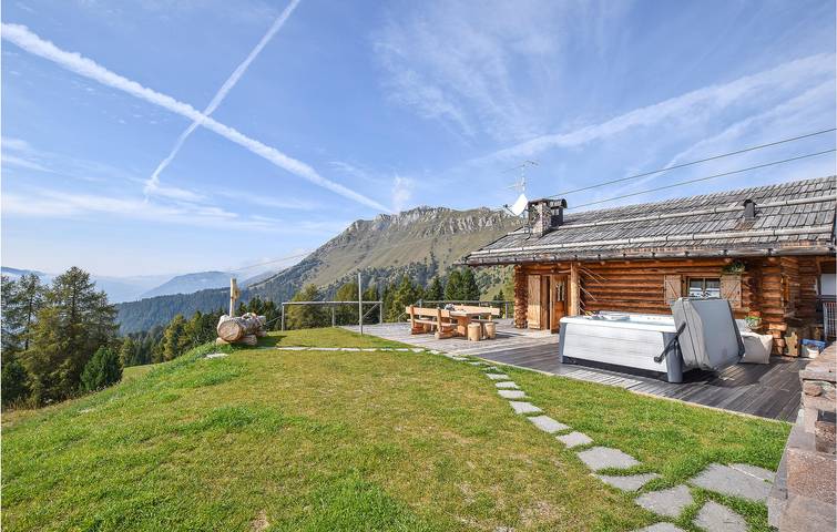 Vakantiehuis voor 8 personen, with Terras and Whirlpool as well as Tuin and Sauna in de Dolomieten