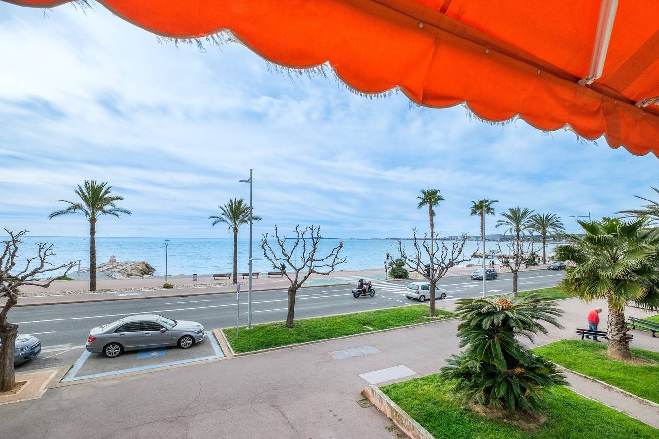 Appartement entier, Appartement 'Angelina' avec vue sur la mer, balcon et Wi-Fi in Cros de Cagnes, Cagnes-sur-Mer