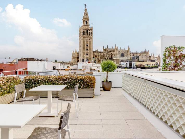 Apartamento para 5 personas, con piscina y terraza, Se admiten mascotas en Santa Cruz (Sevilla)