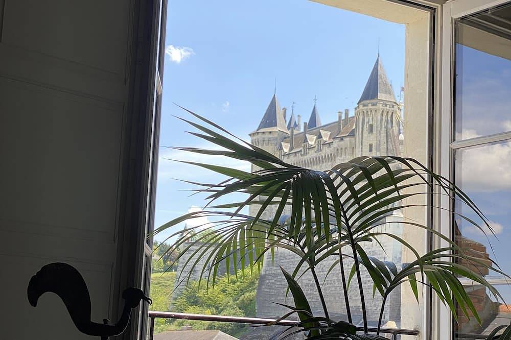 Appartement entier, 250 m2 de charme, au coeur du vieux Saumur en bord de Loire. Vues uniques in Saumur, Vallée de la Loire