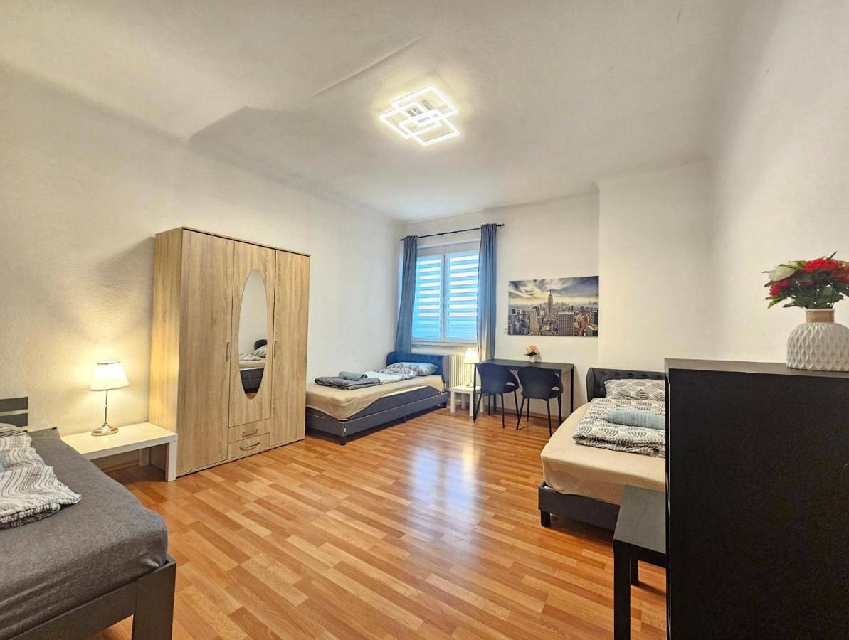 Geheel vakantieappartement, Wohnreich Ulm Zentral - Wohnung in 3Og - Zimmer in 3er Wg in Ulm (Baden-Württemberg), Zwaben