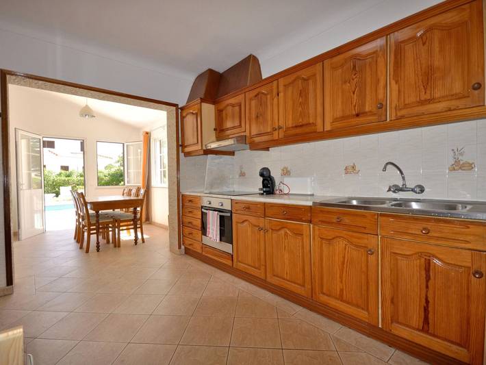 Location de vacances pour 8 personnes, avec piscine ainsi que jardin et terrasse à Vilamoura - 4