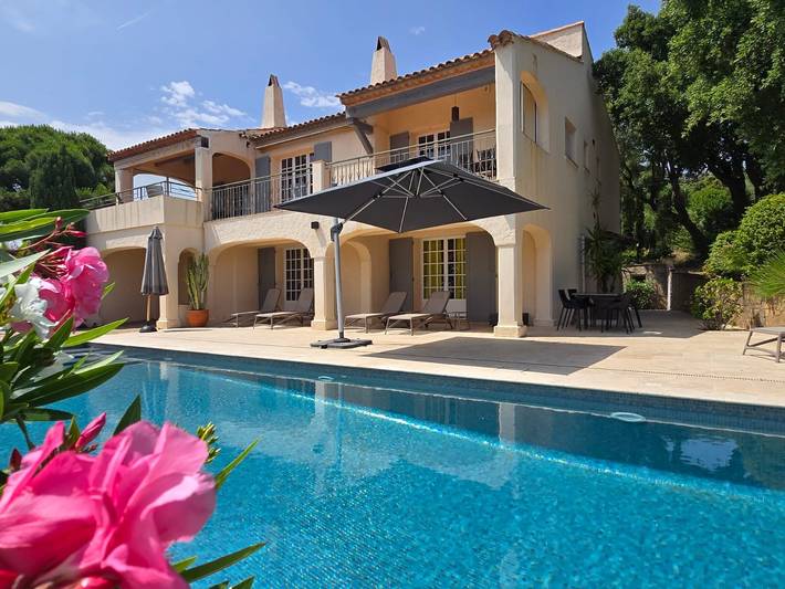 Gîte pour 10 personnes, avec piscine, adapté aux familles