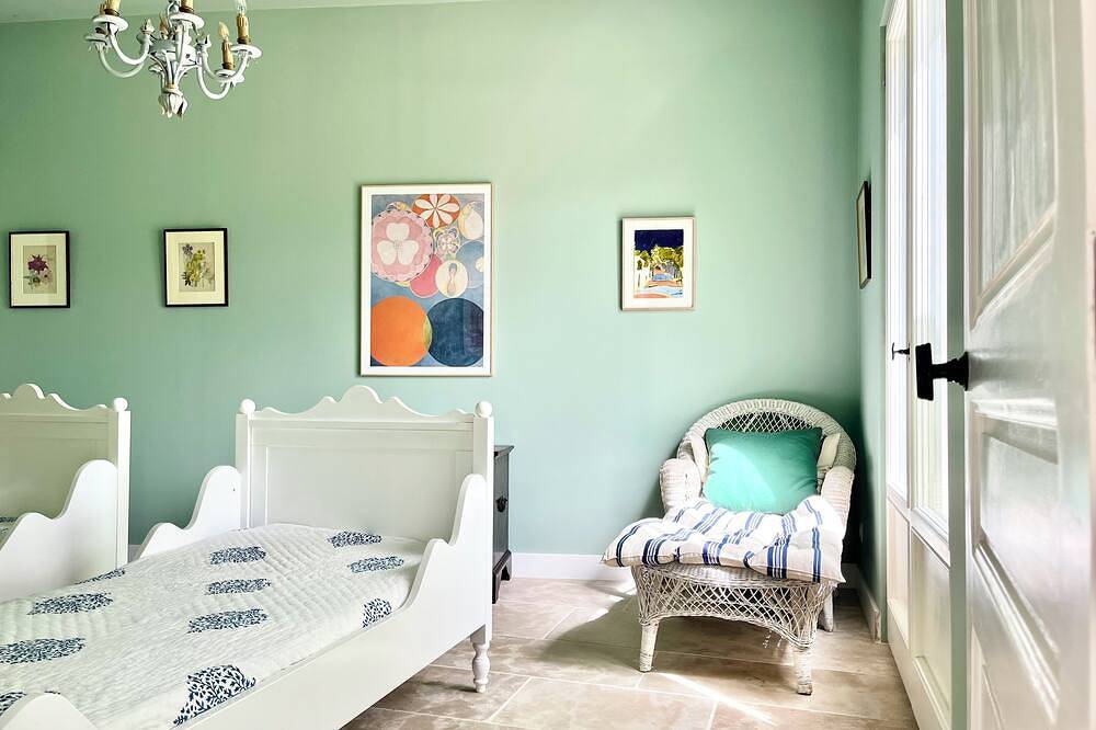 Completely renovated holiday home Mas de Verquières, with private pool in Verquières, Region de Arles