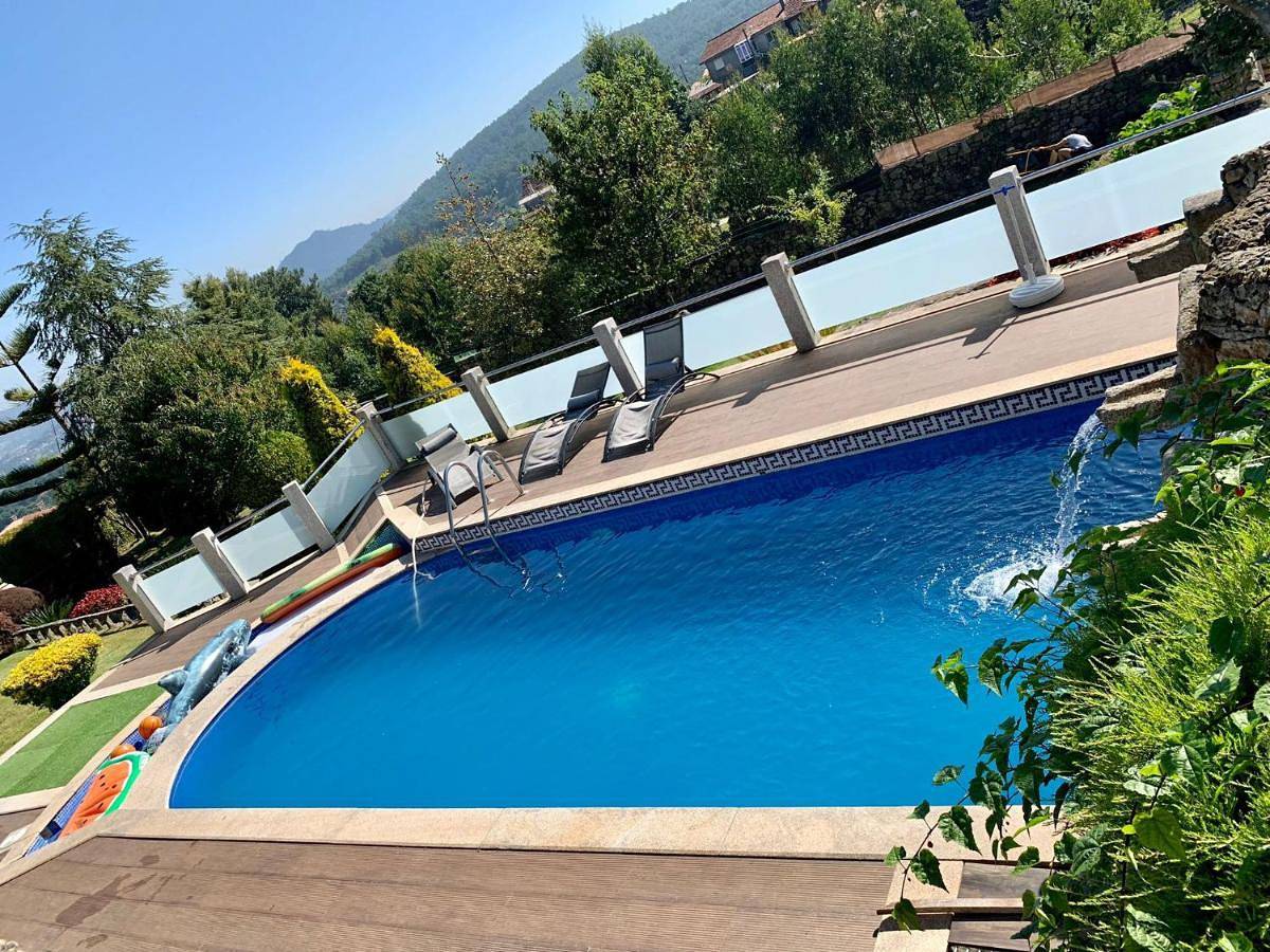 Villa Raices. Agradable casa con piscina in Baiona, Costa de Galicia