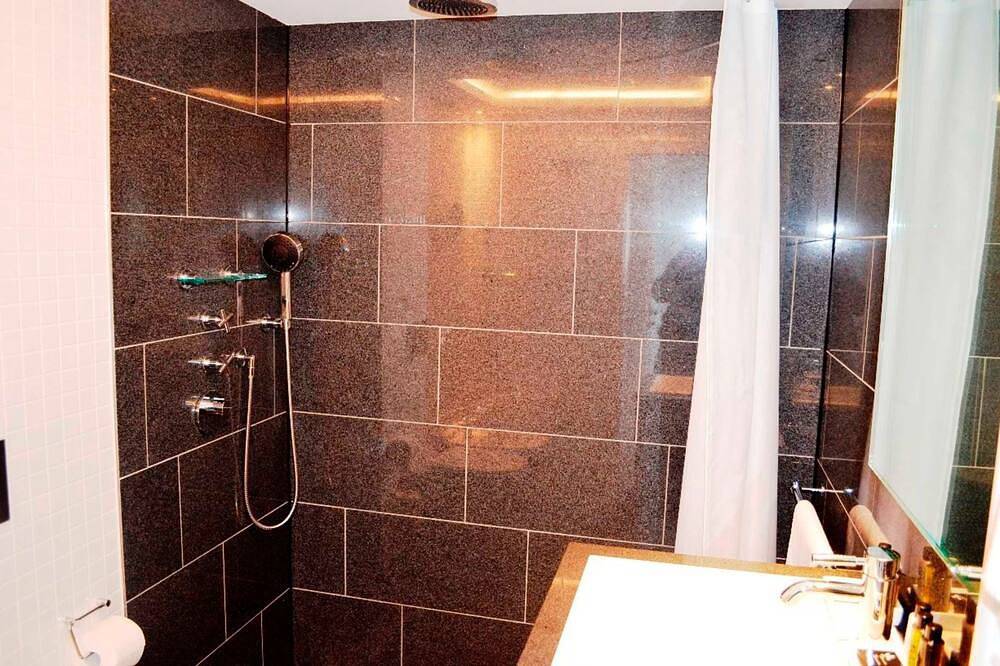 Hel lejlighed, Ferielejlighed for 4 personer med balkon in Helgoland