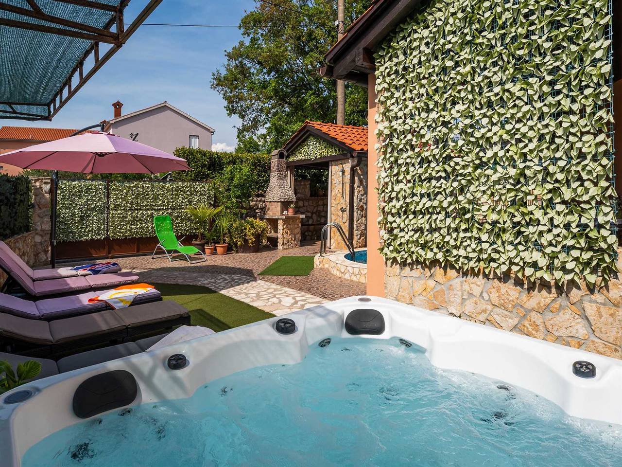 Ferienhaus Ana – Entspannendes Haus mit beheiztem Pool und Jacuzzi in Županje, Polje