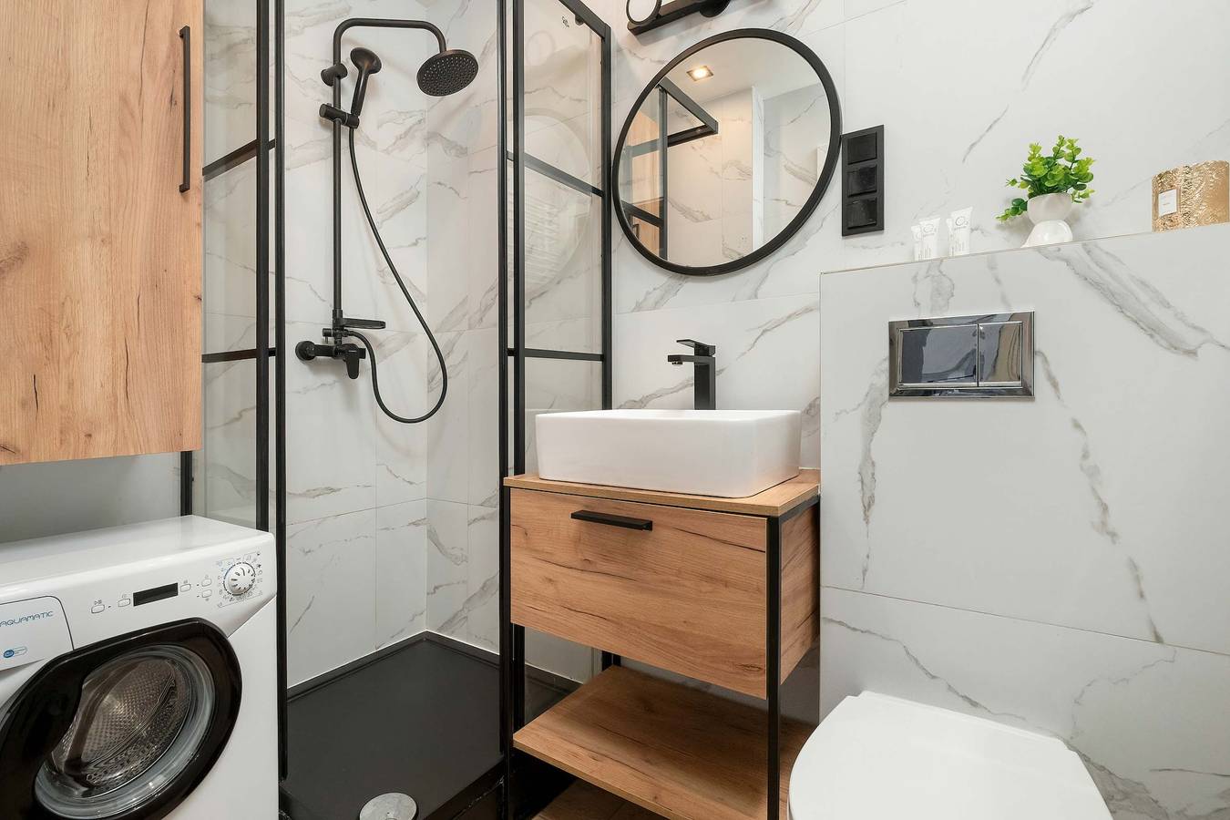 Cały apartament wypoczynkowy, Cozy Studio with Balcony | Parking in Garage in Łódź, Województwo łódzkie
