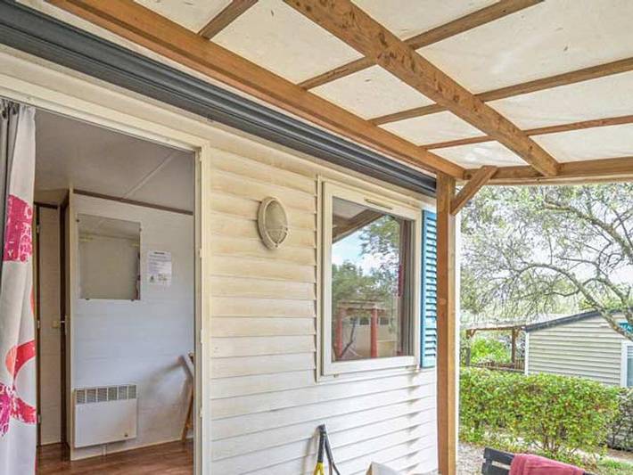 Flower Camping Le Fondespierre - Mobilheim 2 personen - Standard - 15 m² (1 Schlafzimmer - Klimaanlage - Tv) in Castries, Mittelmeerküste (Frankreich)