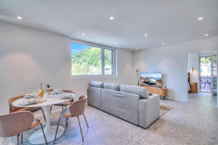 Ganze Wohnung, Urban Maggiolina Sunset with Terrace & Mountain Views in Locarno, Tessiner Alpen