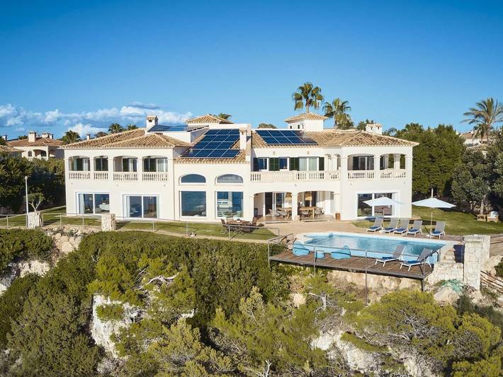 Villa Luna Suites on the seafront in Llucmajor, Coast of Mallorca