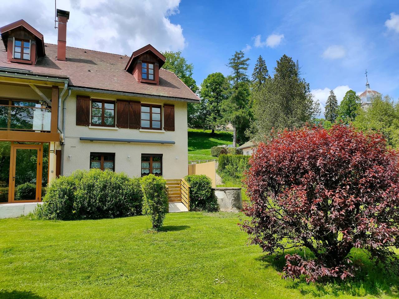 Apartamento entero, Gite Iris Montagnes du Jura mit Spa Sauna Fluss in Foncine-le-Haut, Parc naturel régional du Haut-Jura