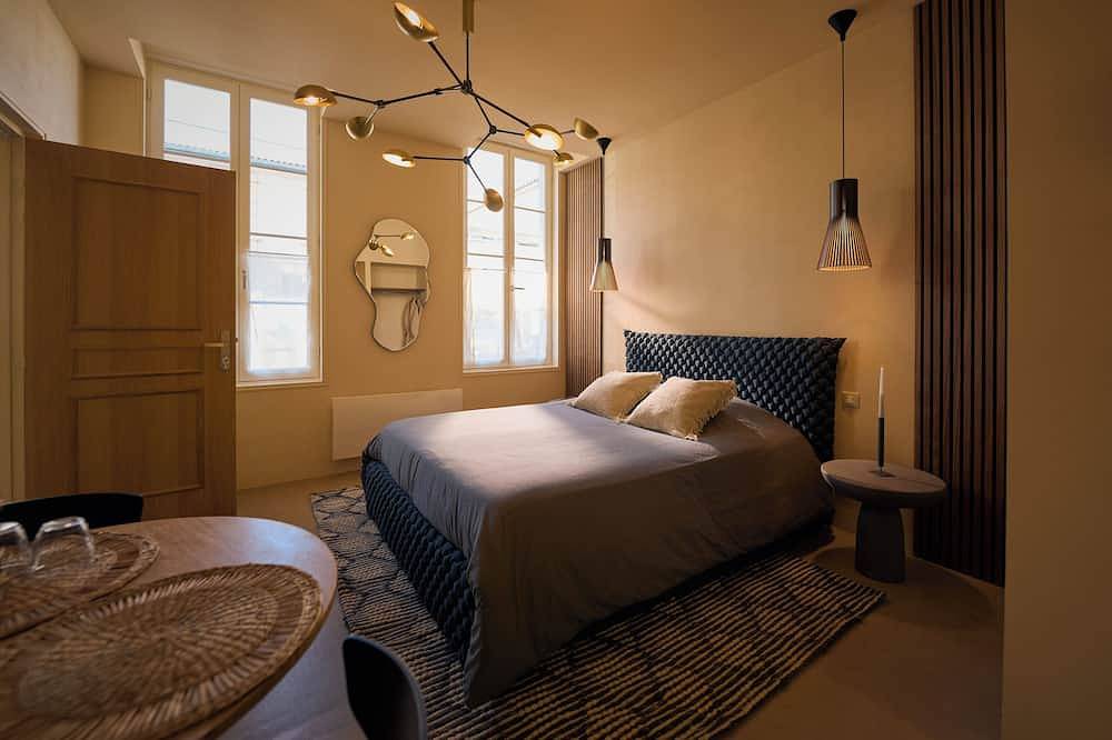 Entire apartment, Suite with private Jacuzzi in the city center! in Cognac, Charente