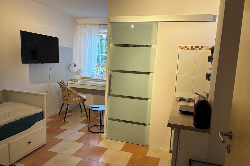 Ganze Wohnung, Gemütliches Wohnstudio in Traumvilla am Waldrand - klein aber fein! in Wilhelmshorst, Michendorf