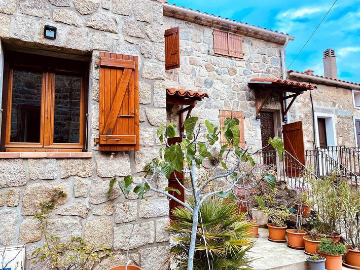 Gîte pour 4 personnes, avec Terrasse à Belvédère-Campomoro