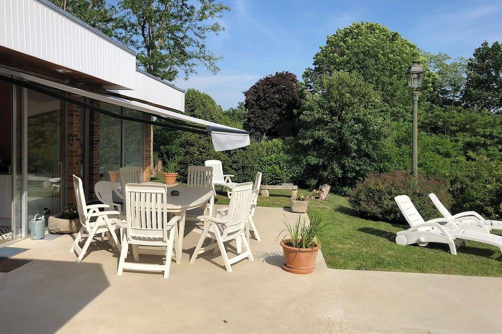 Architect House 1975 renovated with swimming pools on 6000 m2 near Honfleur in Manneville-sur-Risle, Bernay region