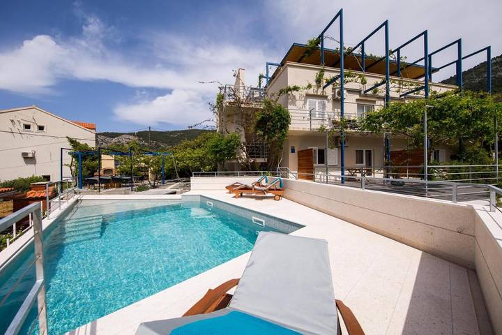 Ferienwohnung für 2 Personen, mit Pool und Garten