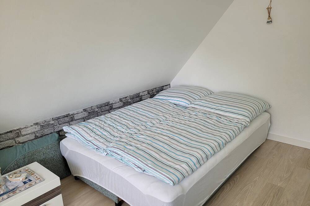 Ganze Wohnung, Ferienwohnung Skrebbas - Ferienwohnung Dachgeschoss in Groß Kordshagen, Stralsund Umland
