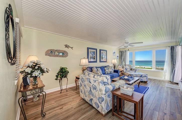 Vacation rental for 6 people, with balcony and yard as well as pool in Longboat Key