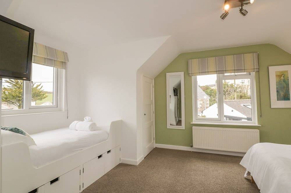 The Orchard, pet friendly, country holiday cottage in Crantock in Crantock, Cornwall