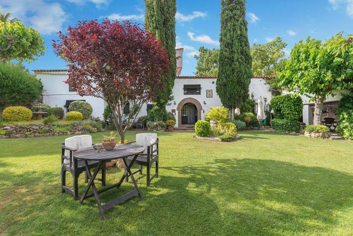 Casa rural para 2 personas, con piscina además de jacuzzi y jardín, Familias con niños en Cataluña - 2